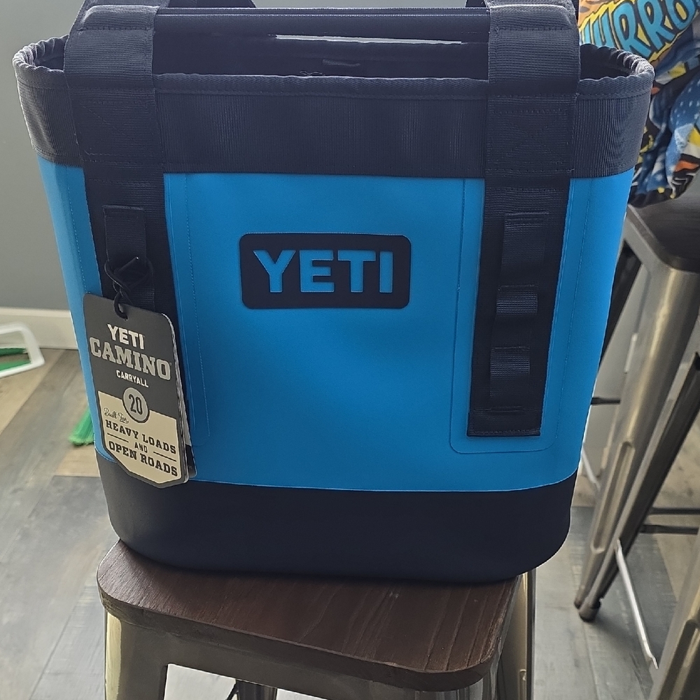YETI Camino Carryall 20 Big Wave Blue